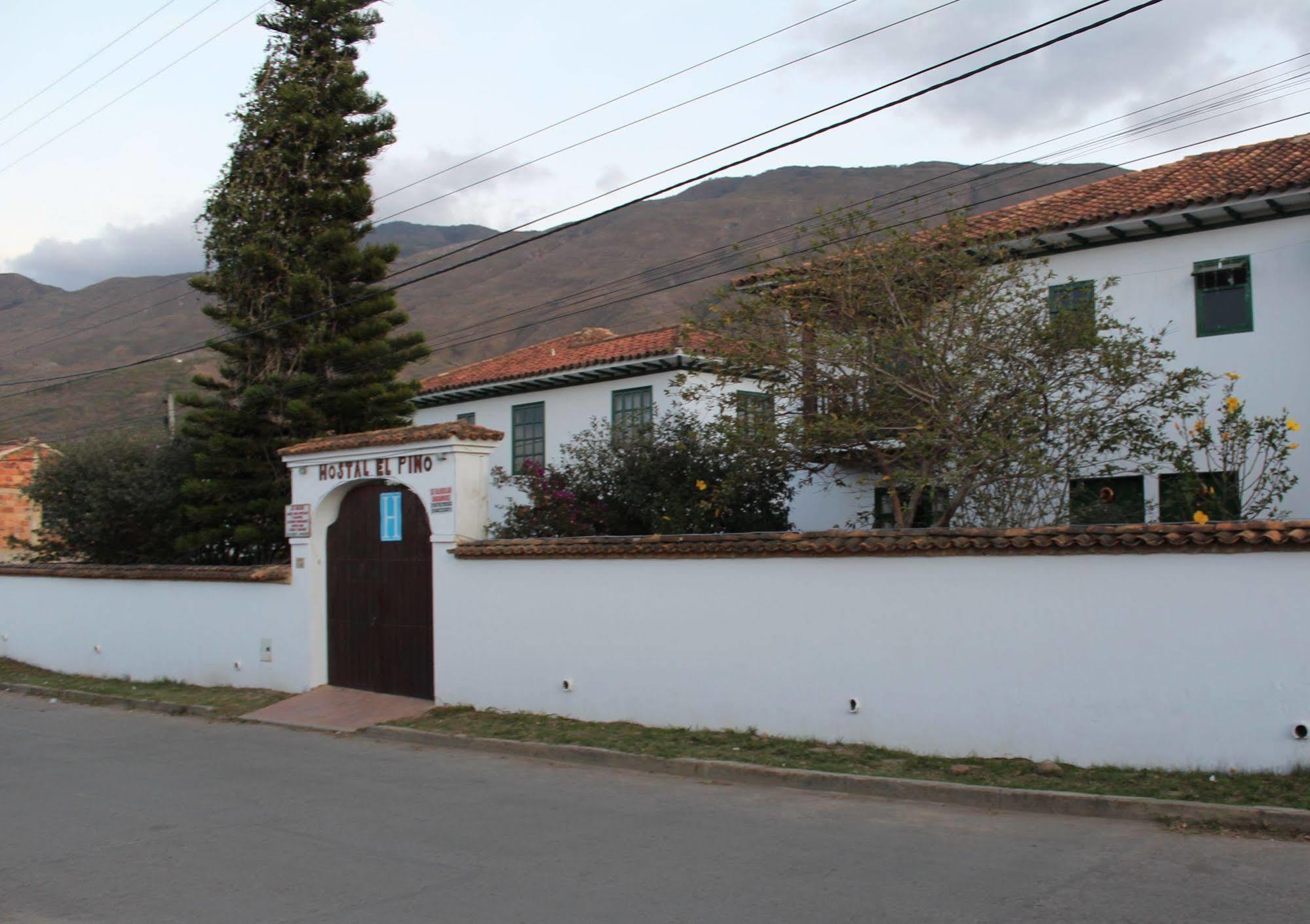 Hostal El Pino Villa de Leyva Exteriör bild